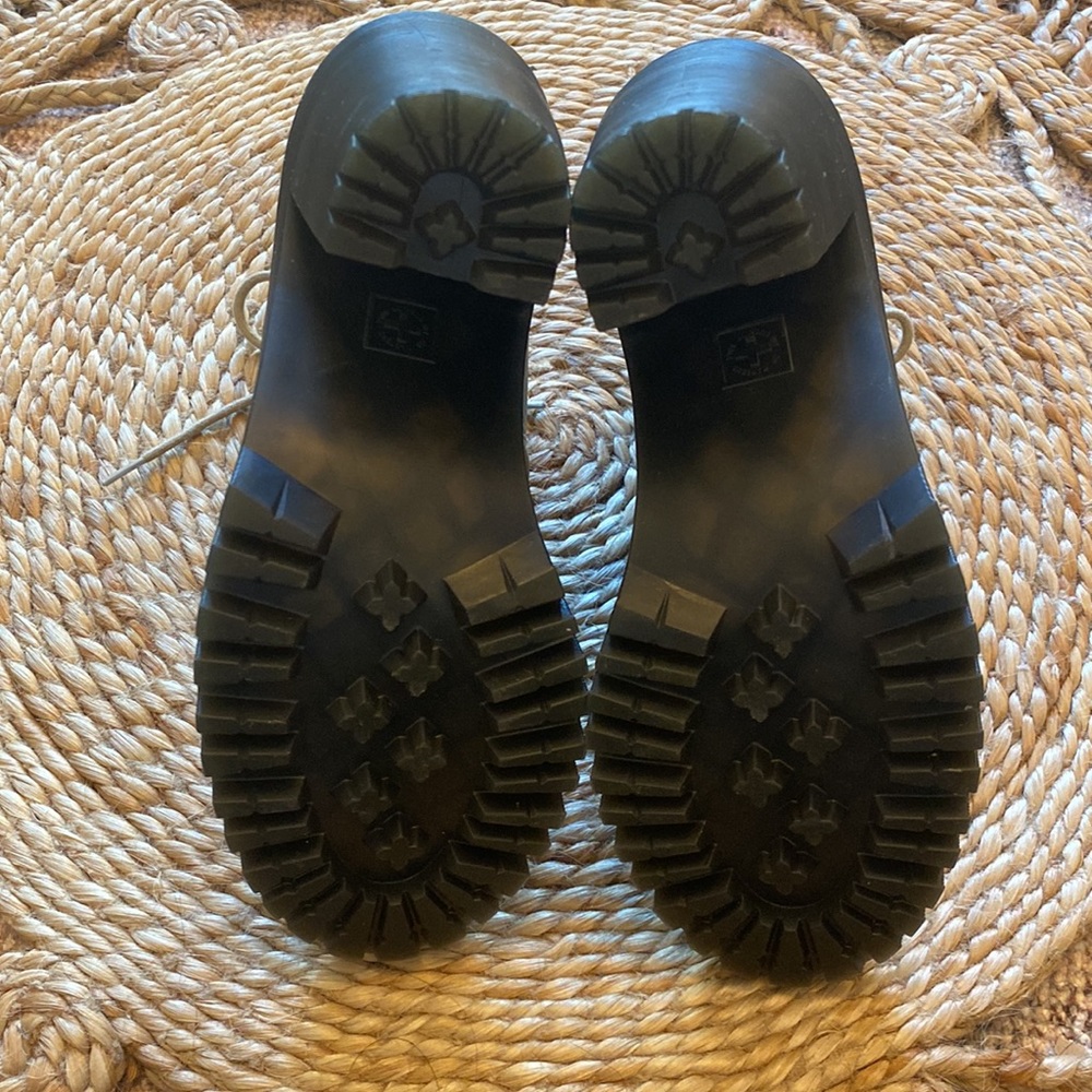 sold on Ⓜ️: RARE Dr Martens Averil Boot Heels in Alpaca sz 7 - Picture 6 of 8